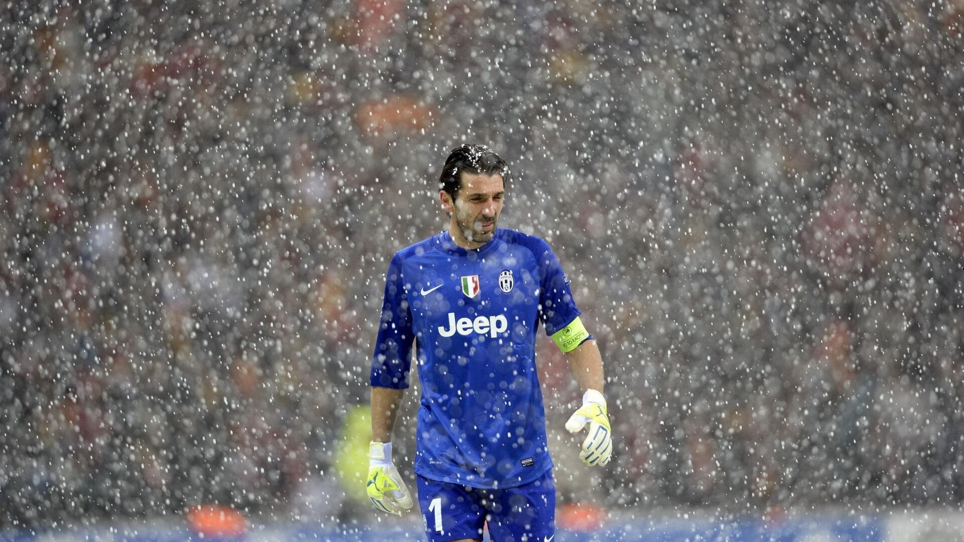 中国冰壶队世锦赛首战告捷，年轻阵容展现强劲实力